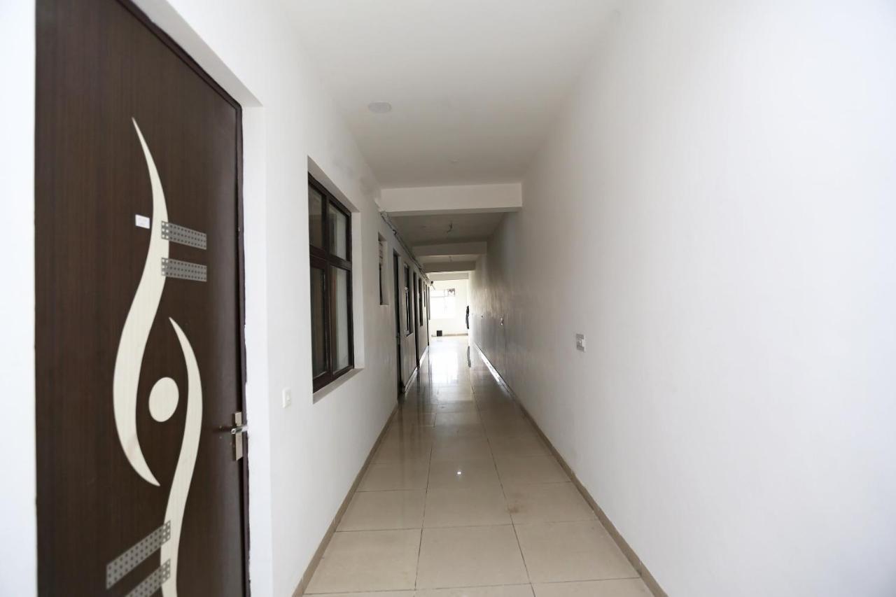 Oyo Mahak Residency Hotel Manesar Buitenkant foto