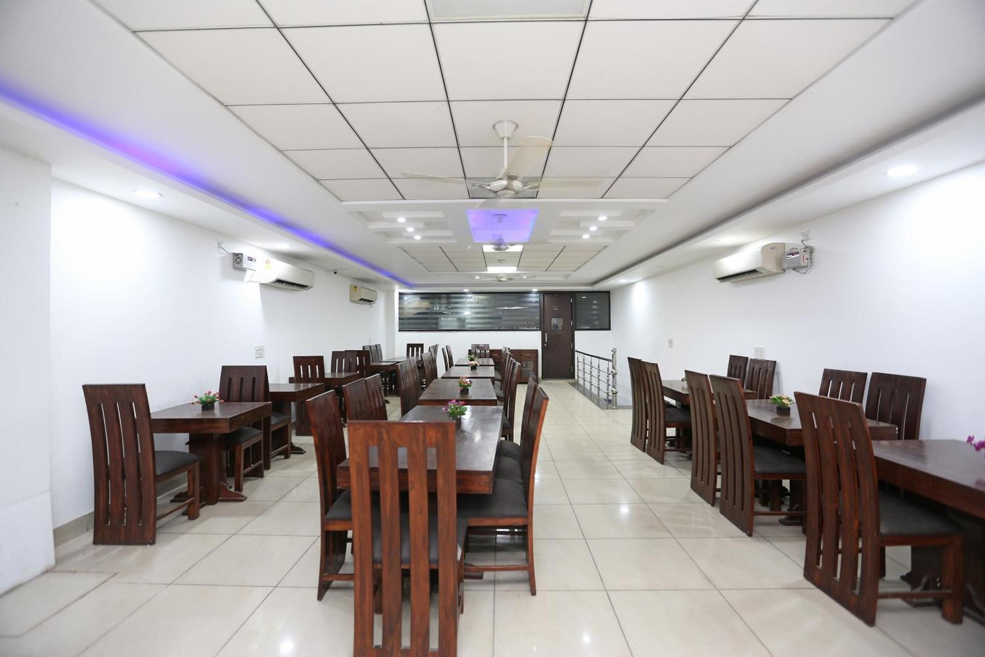Oyo Mahak Residency Hotel Manesar Buitenkant foto